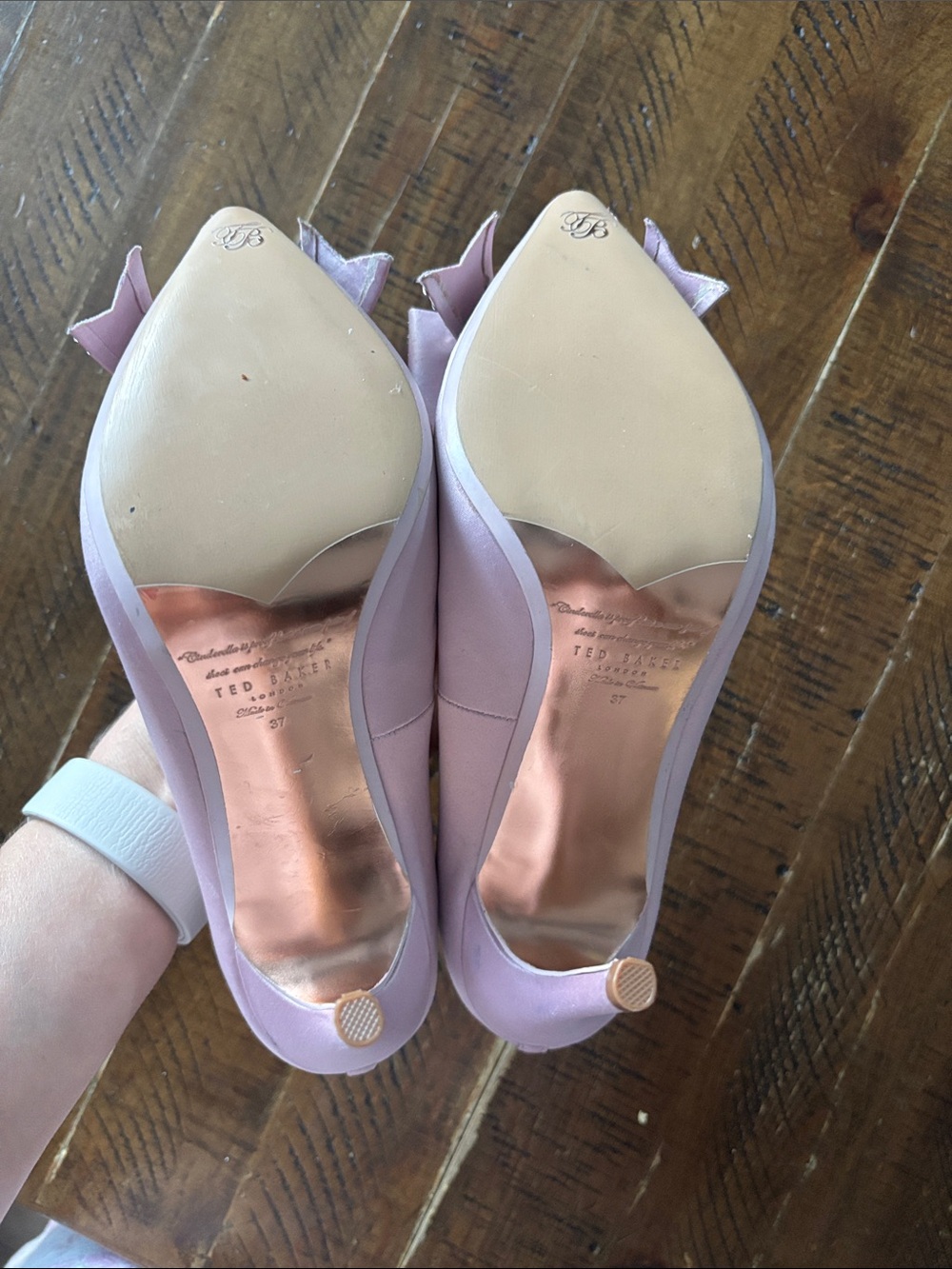 Ted Baker London Light Pink Satin Pumps with Crystal Embellished Bow in Size 37 - Picture 8 of 9